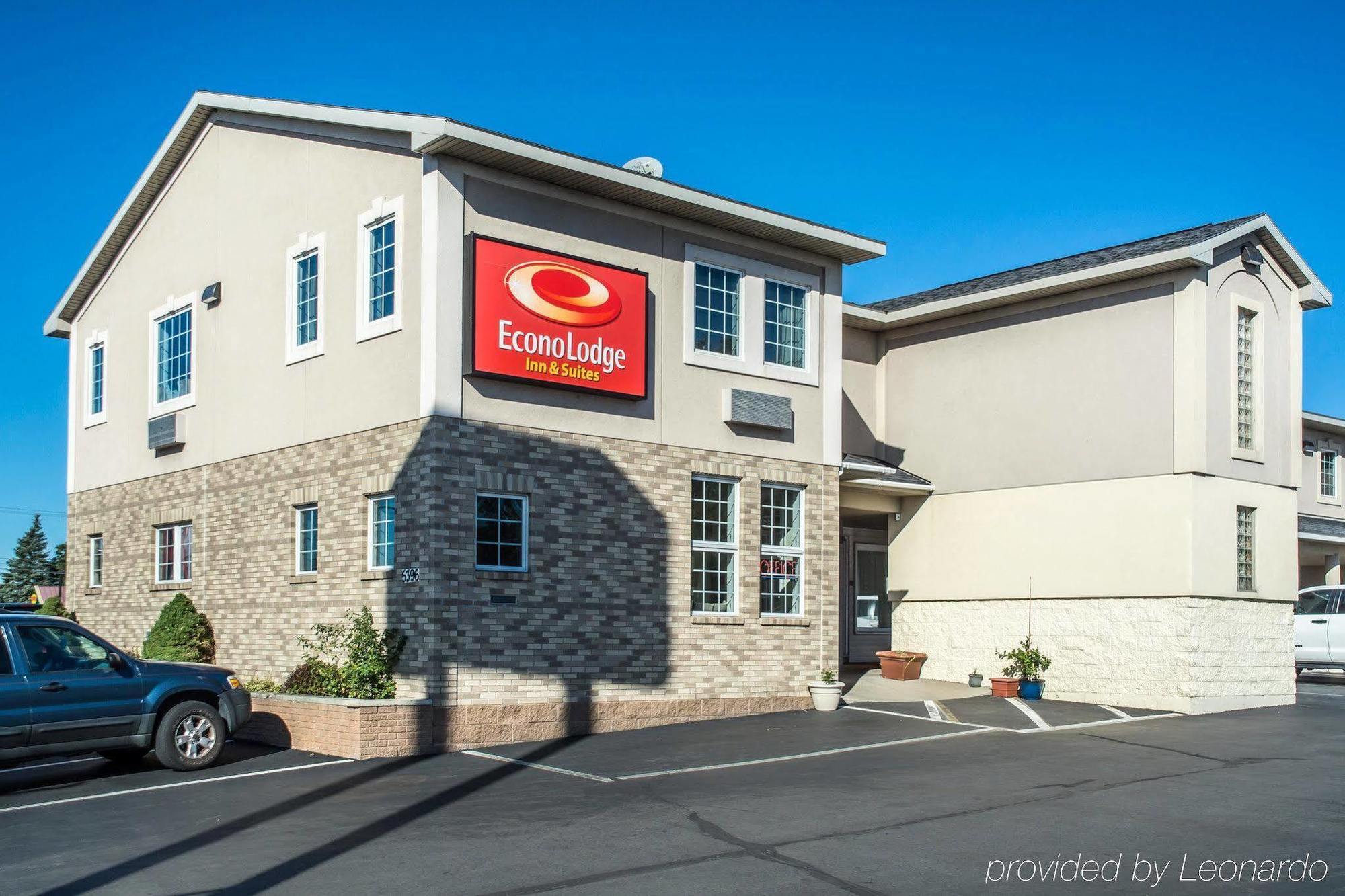 Econo Lodge & Suites Airport North Syracuse Exterior foto